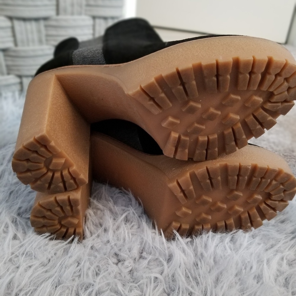 boots - Picture 3 of 4